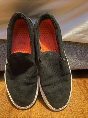 Globe slip on shoes